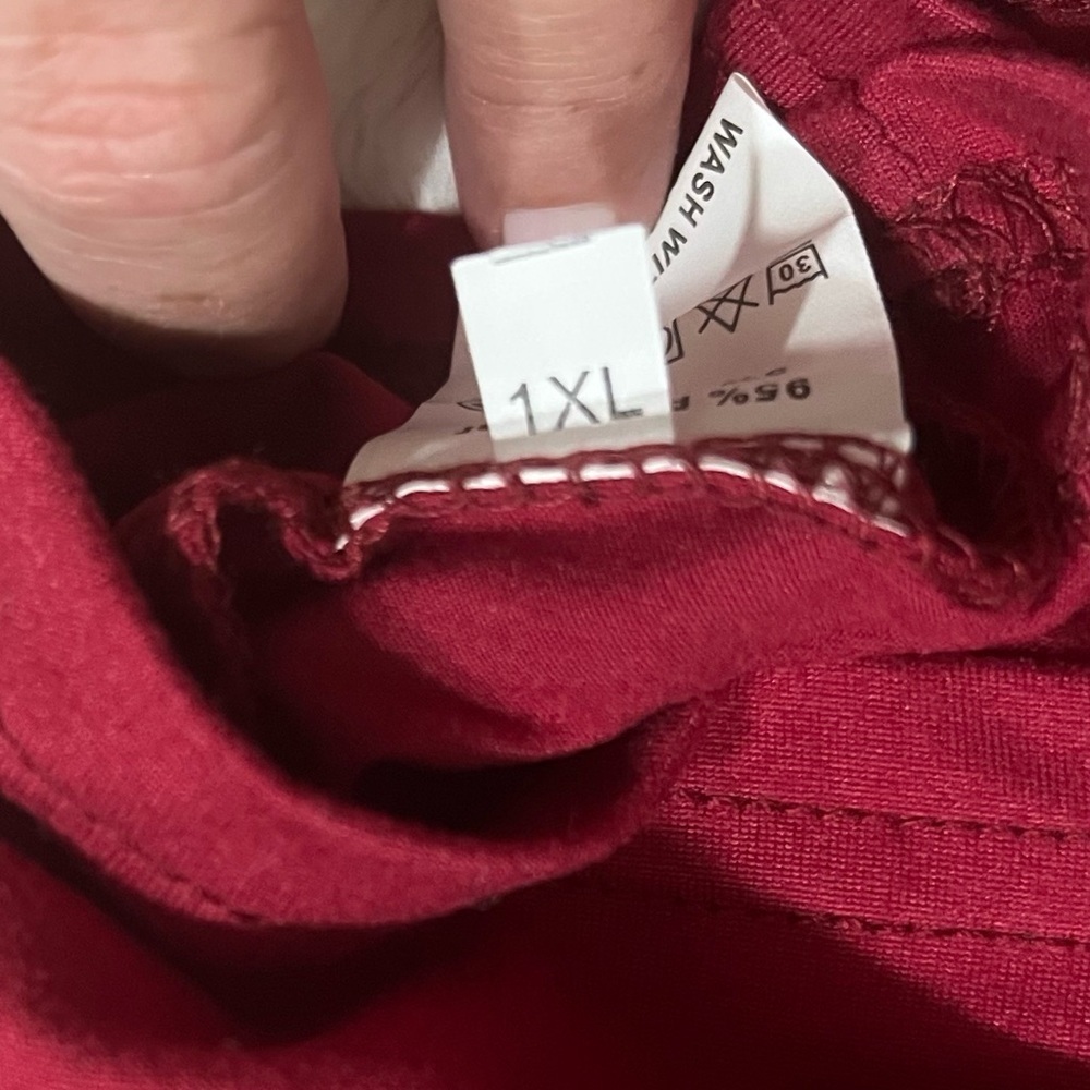 Red Sleeveless Crop Tank Top - Picture 2 of 5